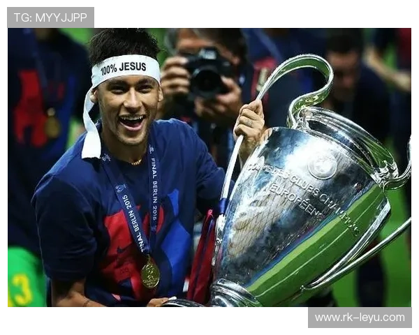 内马尔与队友合唱为伤员打气，团队凝聚力被点赞