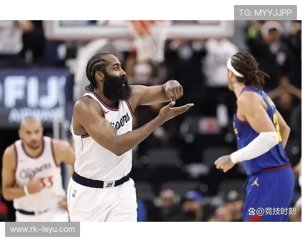 哈登精准分球,快船后场攻防俱佳