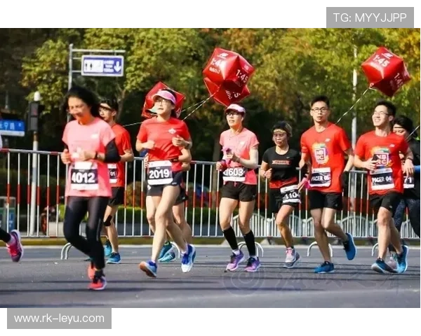 _城市骑行马拉松：绿色出行引领新风尚_，穿骑行服跑马拉松